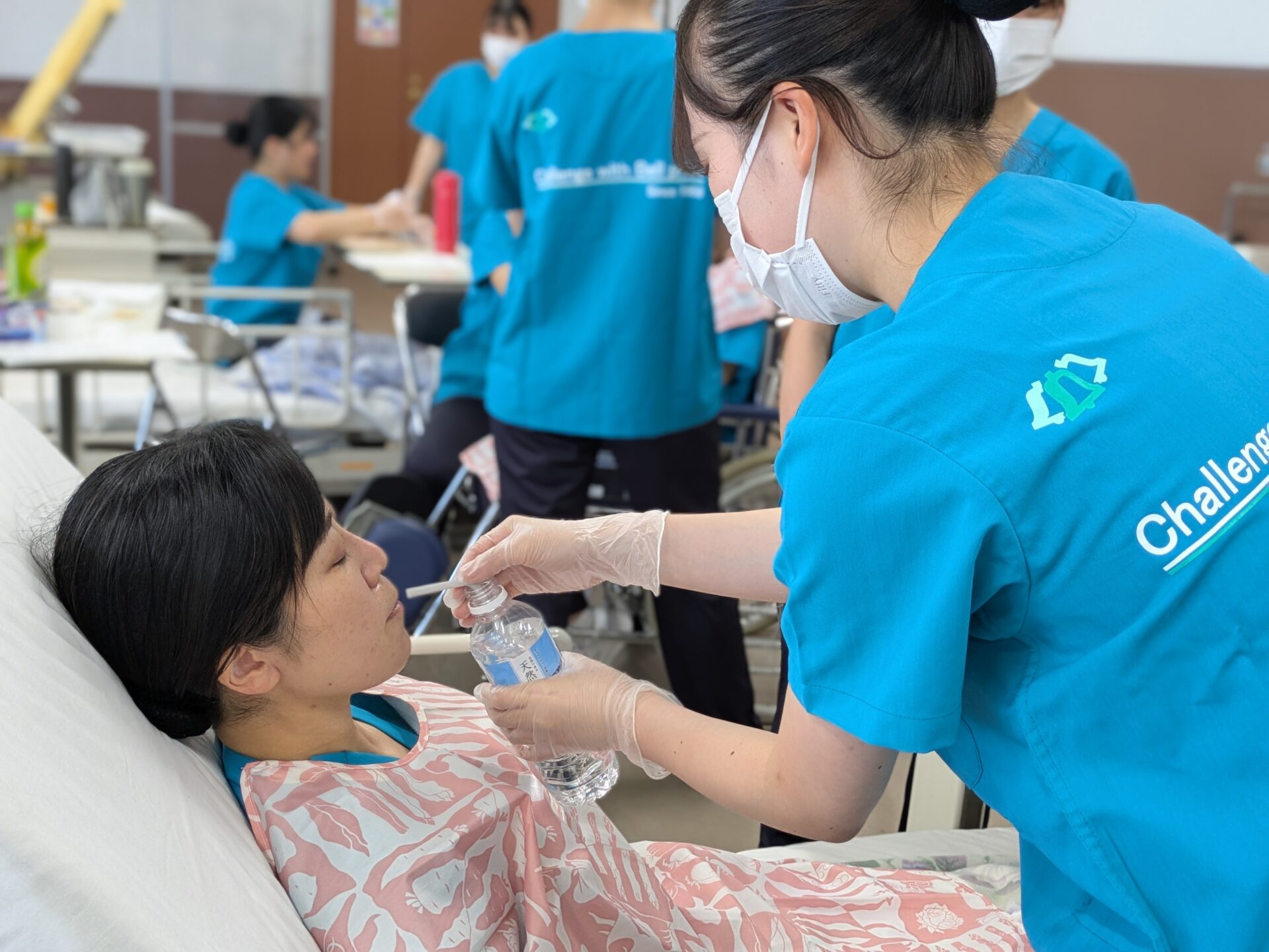 看護学科1年生 食事介助演習〜食べたい思いとリスク〜 | 学校法人ベル