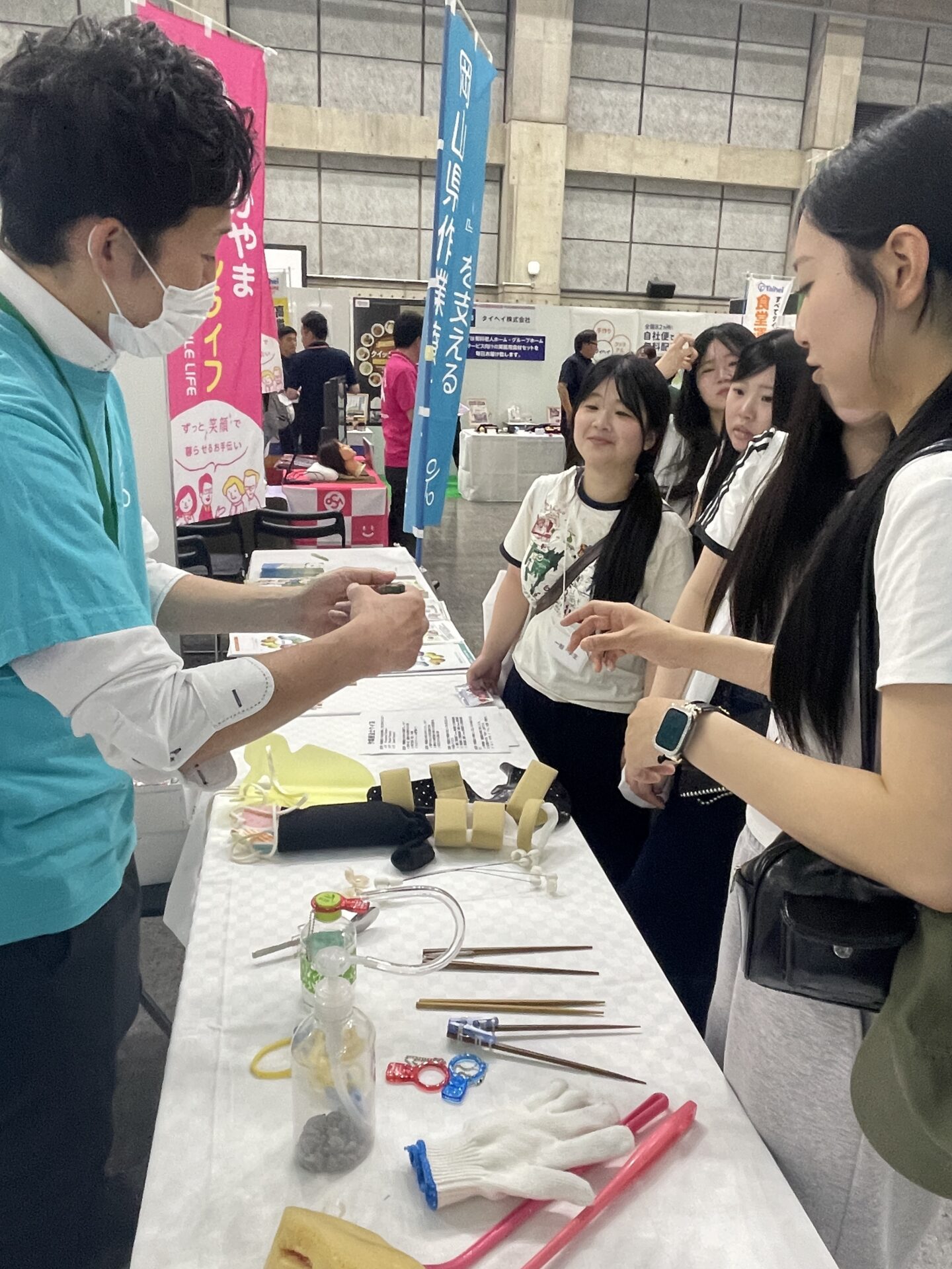看護学科2年生 「介護博覧会2026」に参加 | 学校法人ベル学園 岡山医療